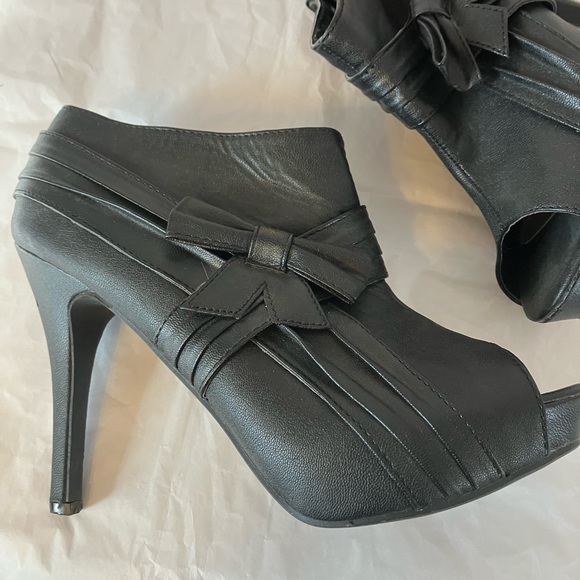 Heels - Picture 4 of 4